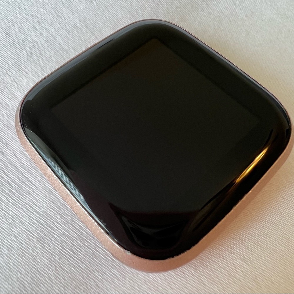 Fitbit Versa 2 • Pale Copper Rose • Small Bands and USB Chargers Included